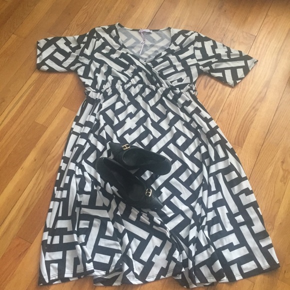 Maternity Black/White Dress - Picture 1 of 2